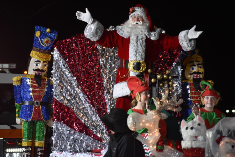 Despite Detour, Santa Finds Way To Wheeling's Fantasy in Lights Parade